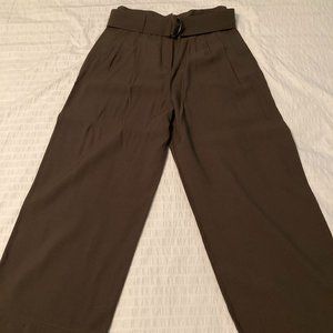 NWOT High waisted 3/4 length linen pants